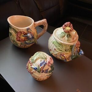 Floral Ceramic Art Set with Hummingbird Design